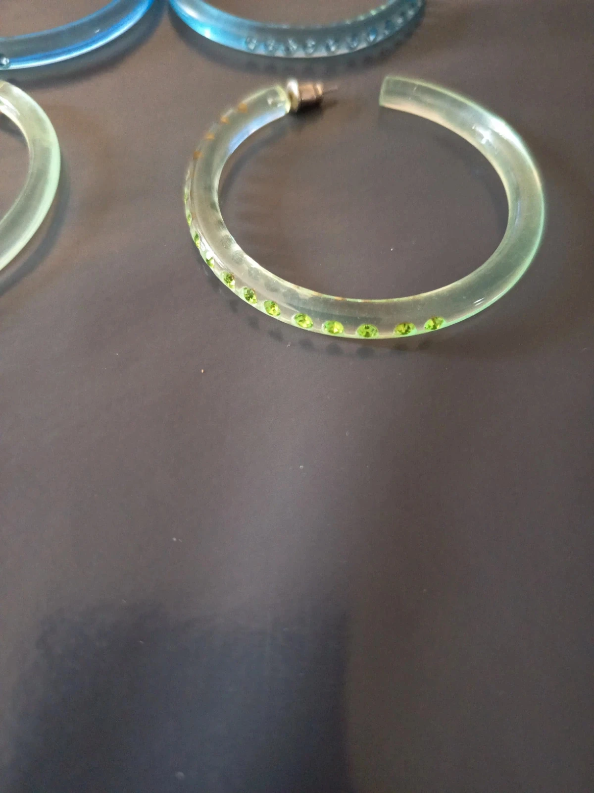 Groene en blauwe strass creolen – photo 2